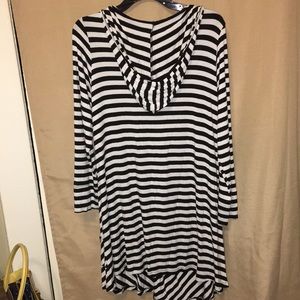 Dresses - Casual flirty black & white striped hoodie dress Dresses - Casual flirty black & white striped hoodie dress